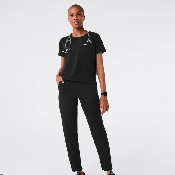 Figs Cabral Black scrub top NWOT - Picture 1 of 5